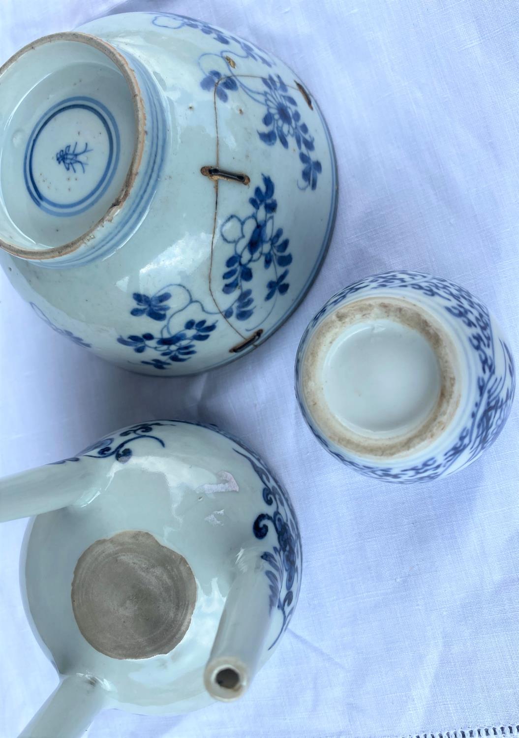 A Chinese blue and white ceramic censor stand with loop handle decoration, height 11cm; a Chinese - Image 6 of 6