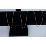 A fine yellow metal chain, clasp stamped '9ct', 3 gm