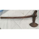 An antique tribal throwing axe L50cm