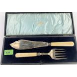 A par of fish servers, cased, Birmingham 1917, gross weight 6 oz