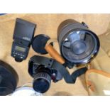 A CANON E-05 10 SLR camera and a SIGMA 600mm mirror telephoto lens