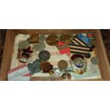 A selection of Russian banknotes, other coins and medals, 30+ items.