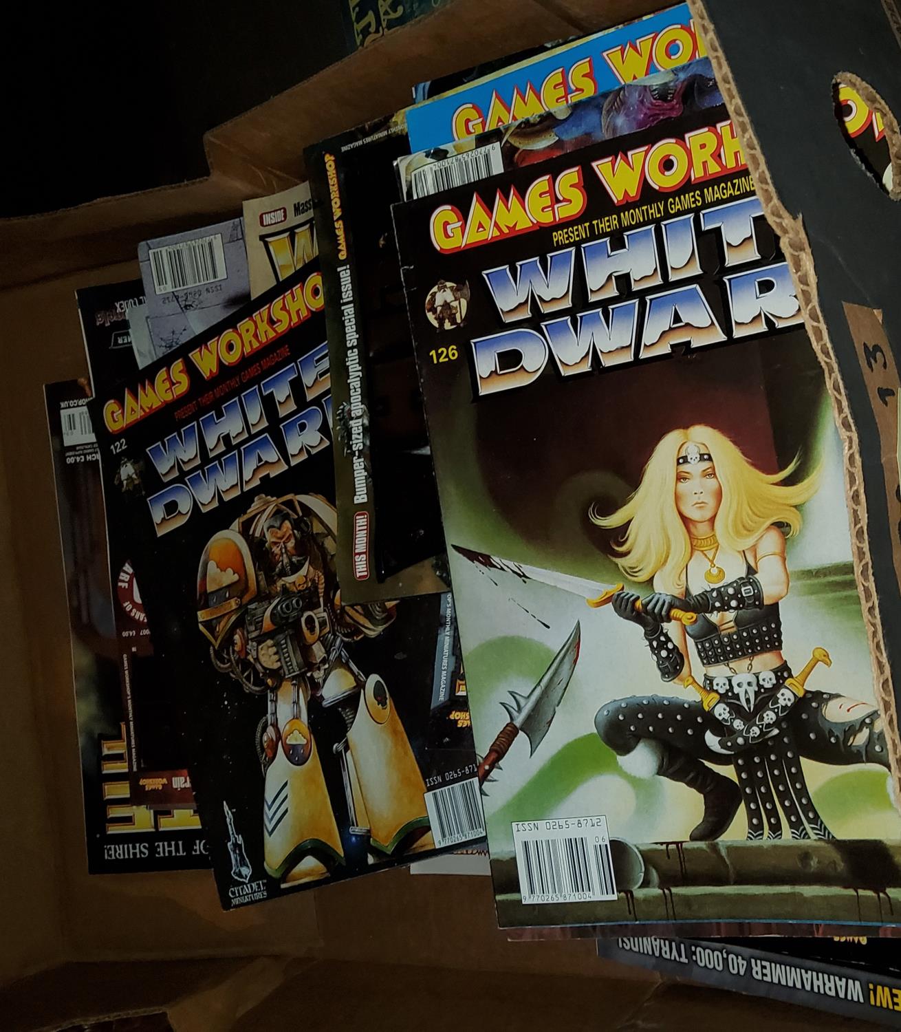 A large selection of vintage White Dwarf magazines, including a small quantity Warhammer Fantasy