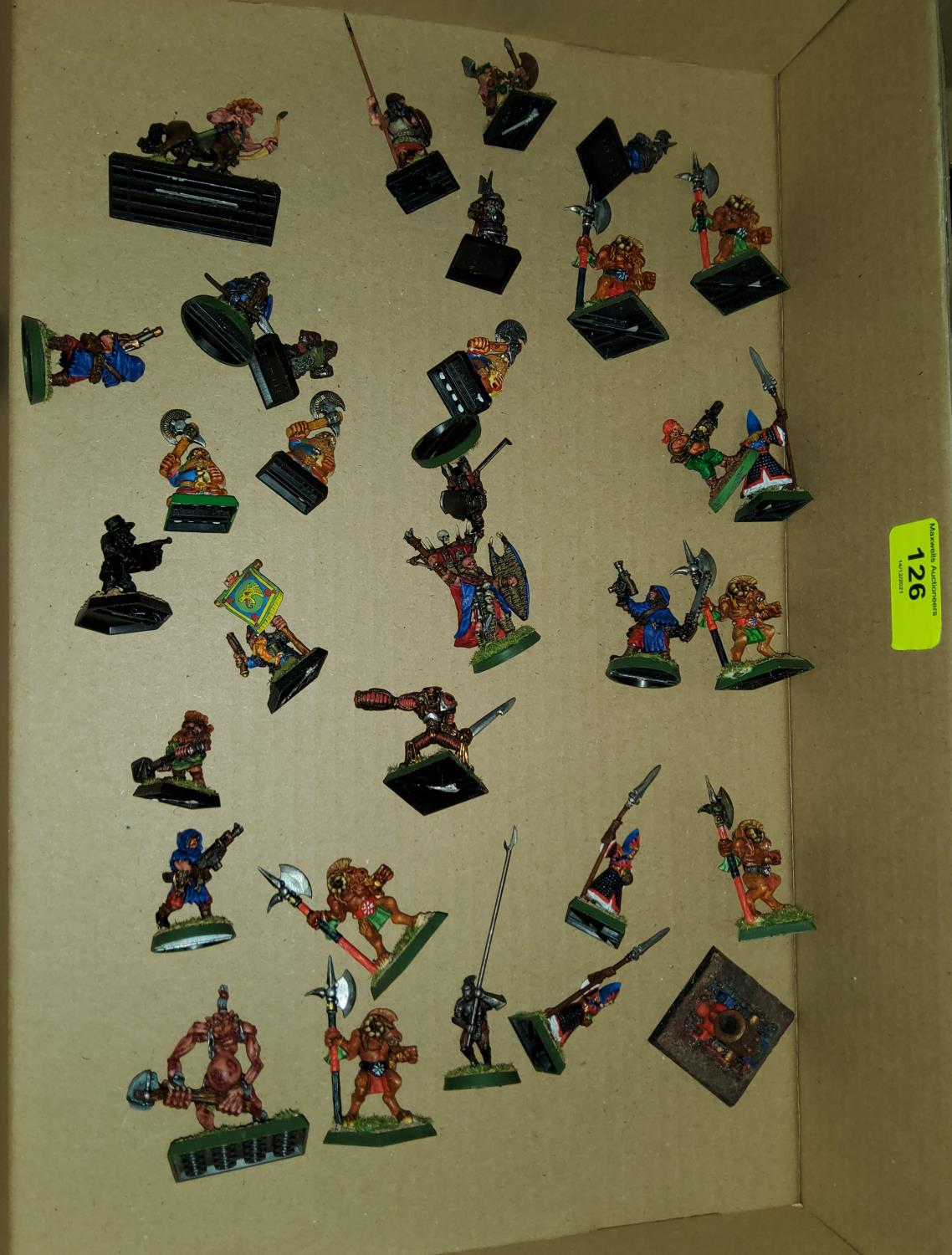 A selection of vintage Games Workshop Citadel pianted miniatures, mainly metal Warhammer Fantasy,