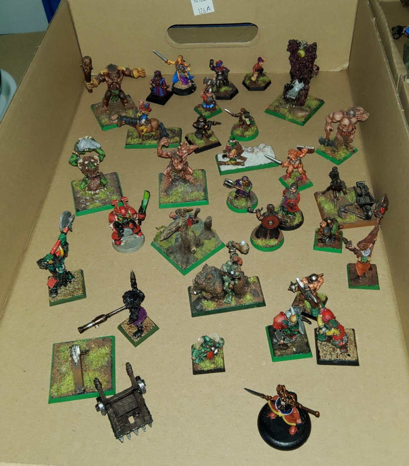 A selection of vintage Games Workshop Citadel pianted miniatures, mainly metal Warhammer Fantasy,