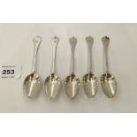 A set of five George V silver teaspoons. London 1915. 1oz 16dwts