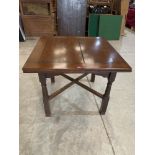 An oak drawleaf dining table