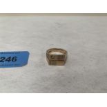 A gentleman's ring, gypsy set with a white stone. In gold marked 375. 7g. Size S