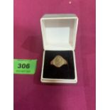 A gentleman's signet ring in gold marked 375. 3g