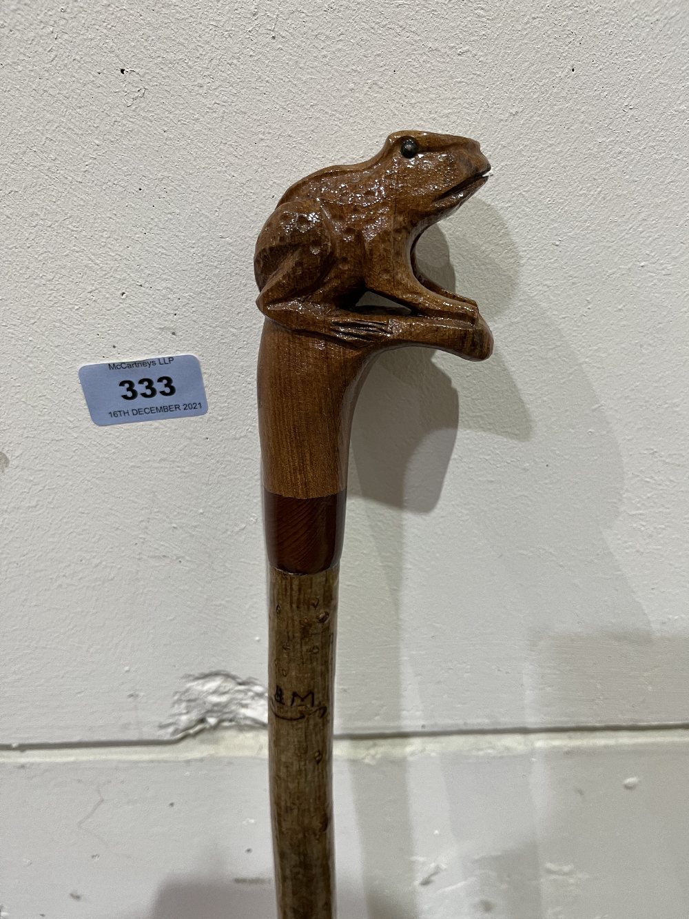 A hazel walking stick, the pommel hand carved as a frog. 49½' long