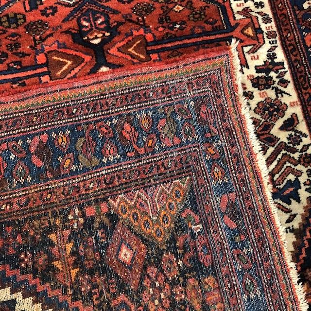 A LOT OF TWO 20TH CENTURY RUGS - Image 2 of 3
