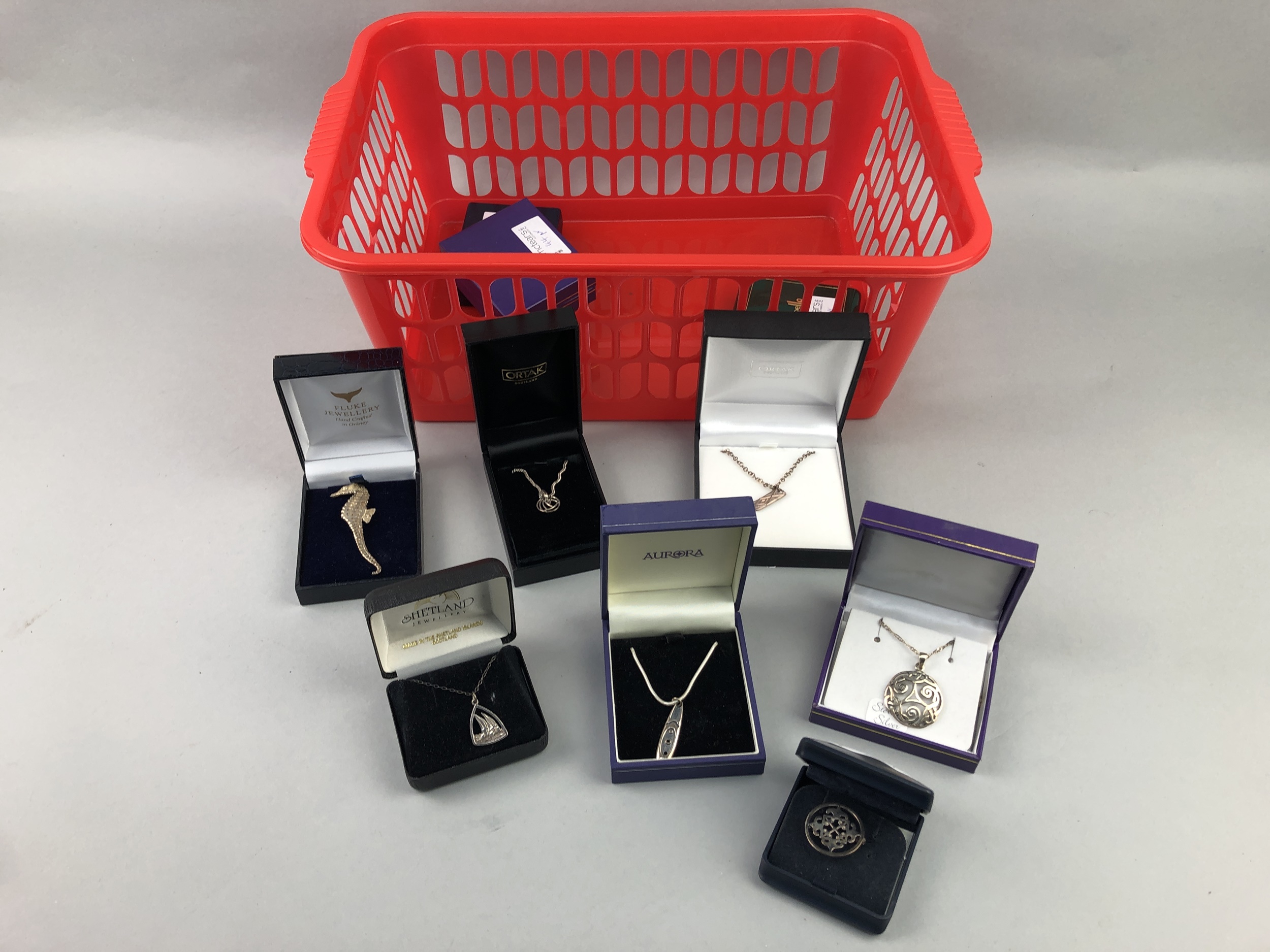 A LOT OF CONTEMPORARY SILVER JEWELLERY - Image 2 of 2