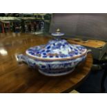 A MINTONS CHINOISERIE SOUP TUREEN AND OTHER DINNER WARE