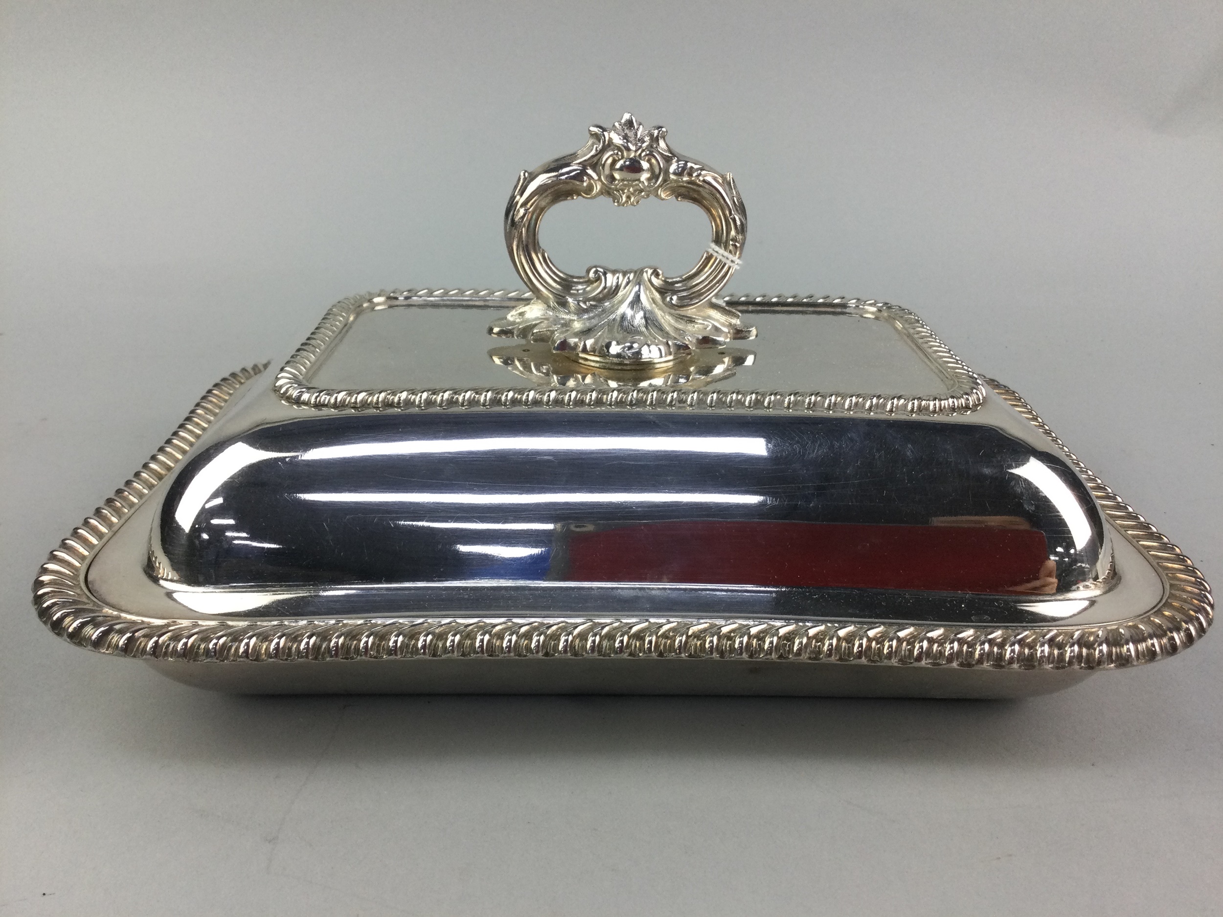 A SILVER PLATED CRUET SET IN FITTED CASE AND OTHER PLATE