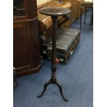 AN EARLY 20TH CENTURY MAHOGANY TORCHERE PEDESTAL