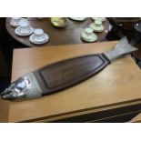 A GALLERIED OAK SERVING TRAY, FRUIT BOWL AND FISH PLATTER