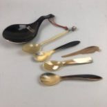 A COLLECTION OF MOTHER OF PEARL AND HORN SPOONS, KNIVES AND FORKS