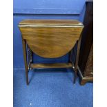 AN EARLY 20TH CENTURY MAHOGANY DROP LEAF OVAL TEA TABLE