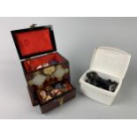 A LOT OF COSTUME JEWELLERY AND VARIOUS WATCHES CONTAINED IN A JEWELLERY CASKET