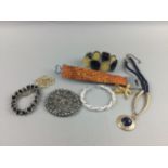 A COLLECTION OF VINTAGE AND OTHER COSTUME JEWELLERY