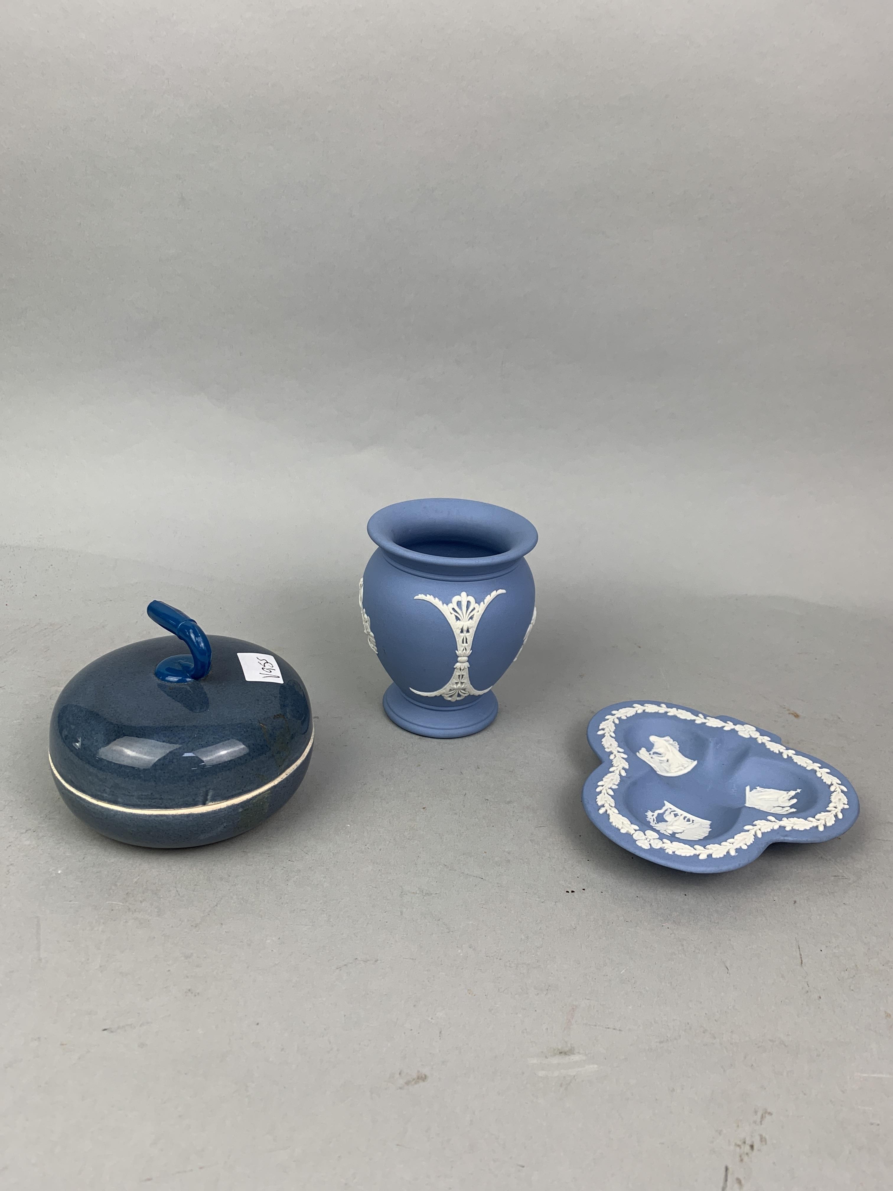 A WEDGWOOD JASPERWARE VASE AND OTHER CERAMICS