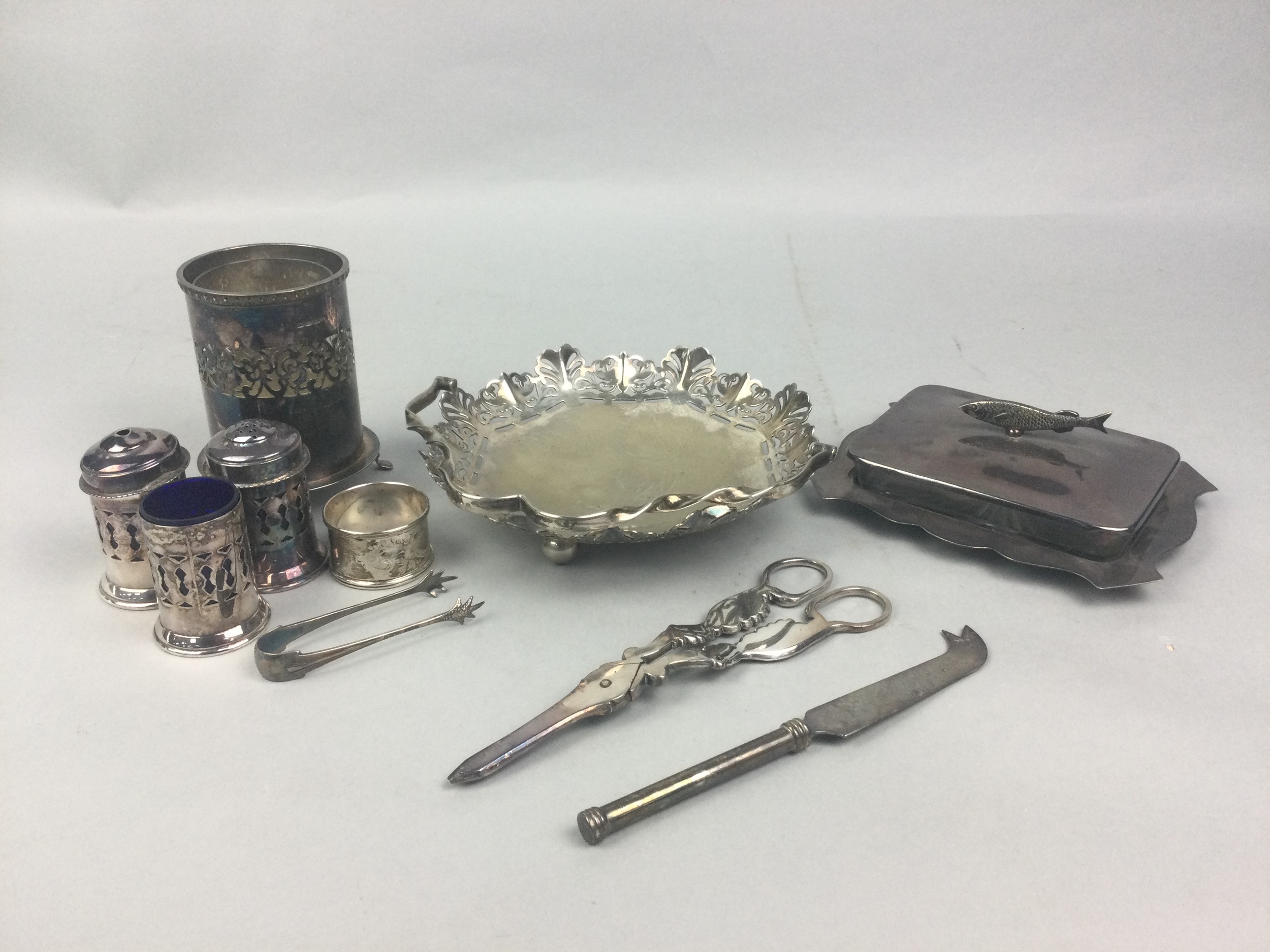 A COLLECTION OF SILVER PLATED TABLE WARE - Image 2 of 2