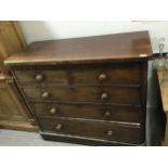 A VICTORIAN MAHOGANY CHEST OF DRAWERS