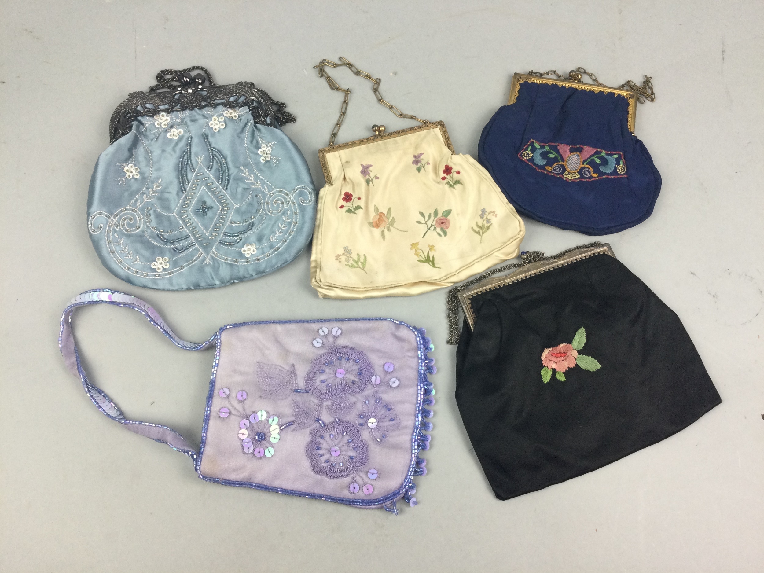 A LOT OF PURSES AND EVENING BAGS