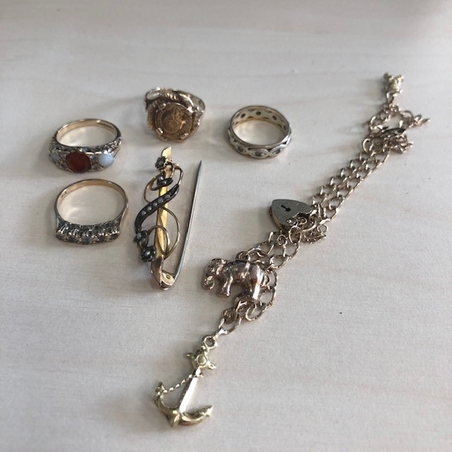 AN OPAL AND GEMSTONE DRESS RING AND OTHER JEWELLERY