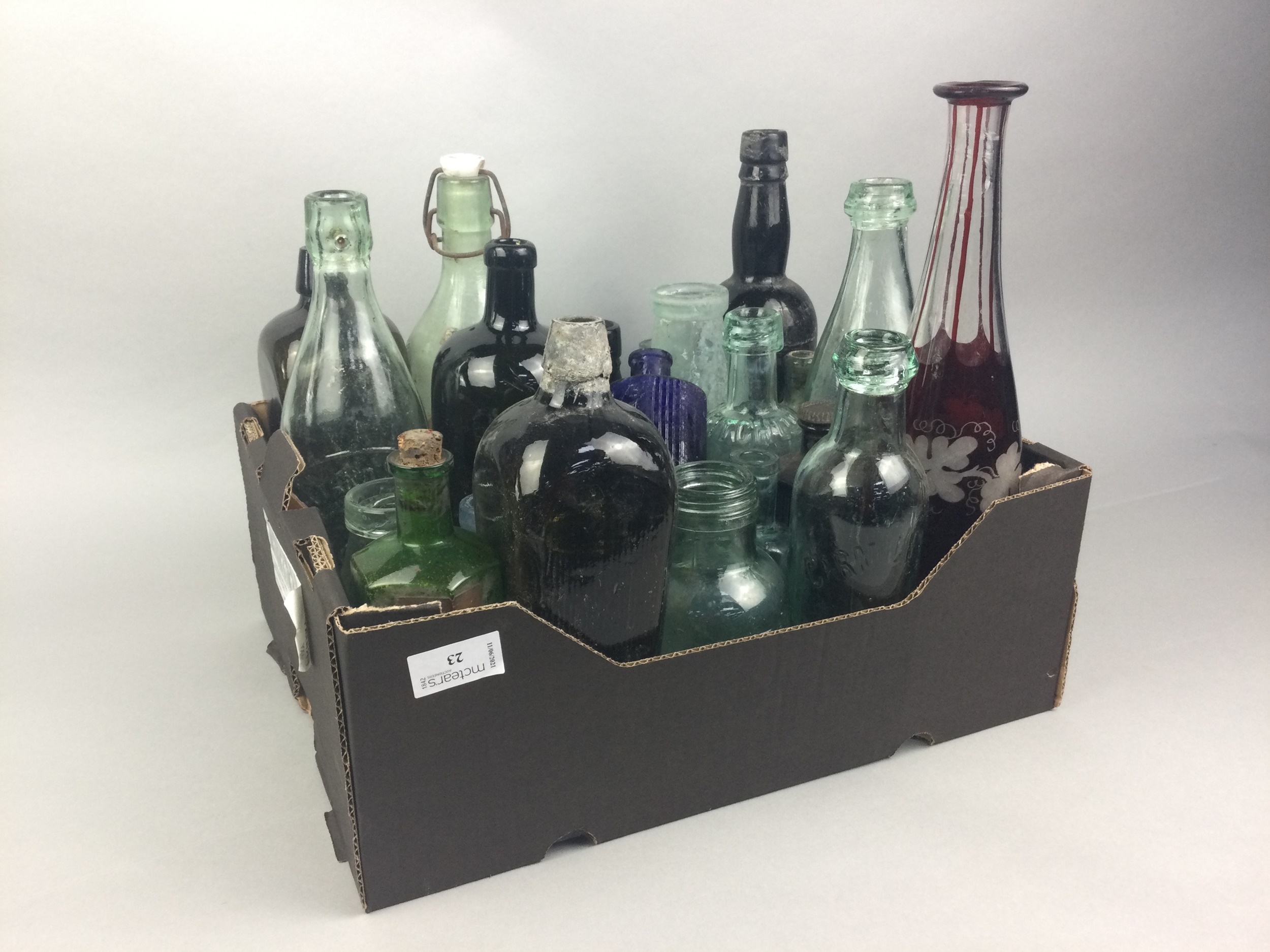 A COLLECTION OF EARLY 20TH CENTURY GLASS BOTTLES