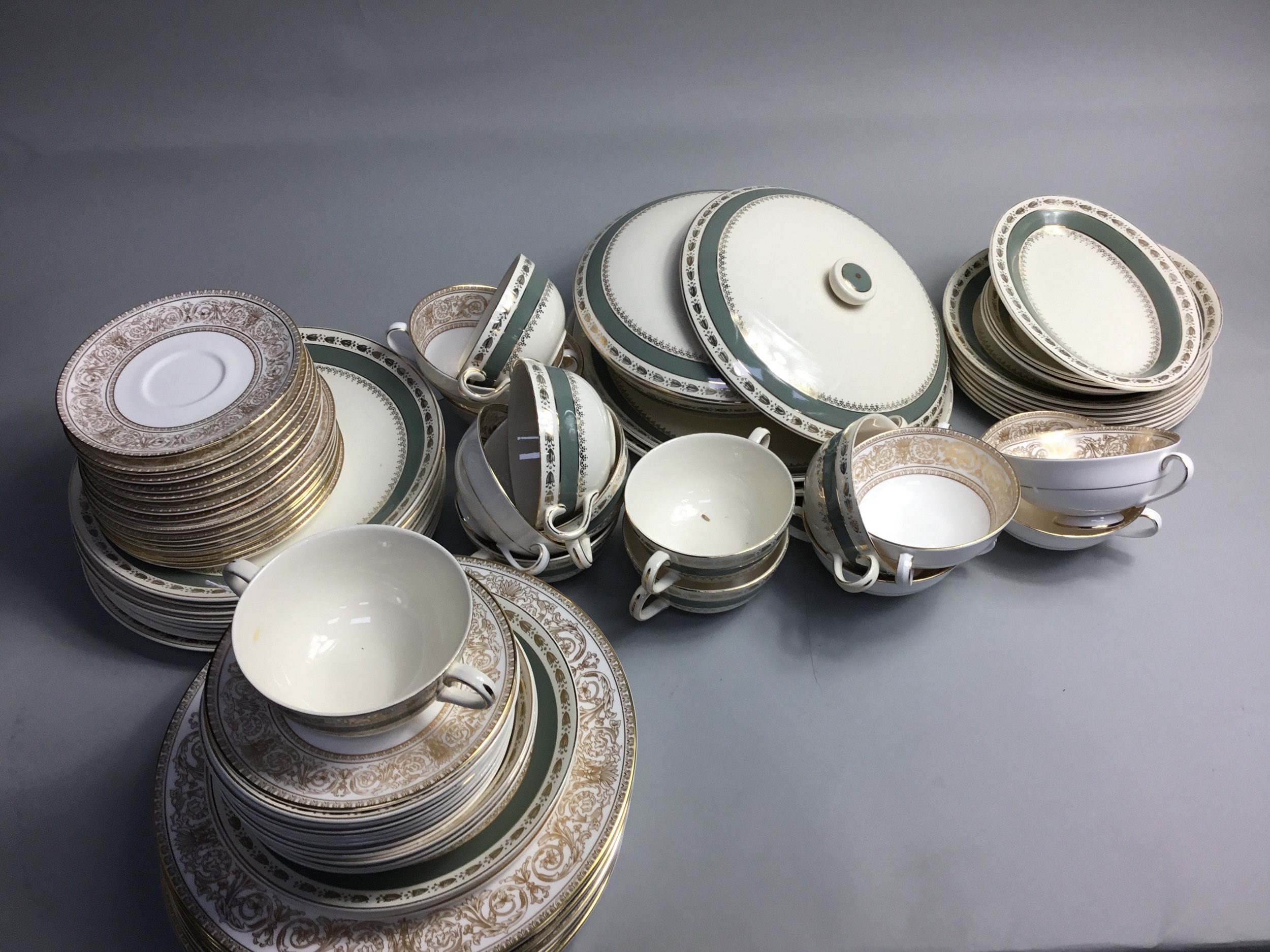 A CROWN DUCAL PART DINNER SERVICE AND A ROYAL DOULTON PART DINNER SERVICE - Image 2 of 2