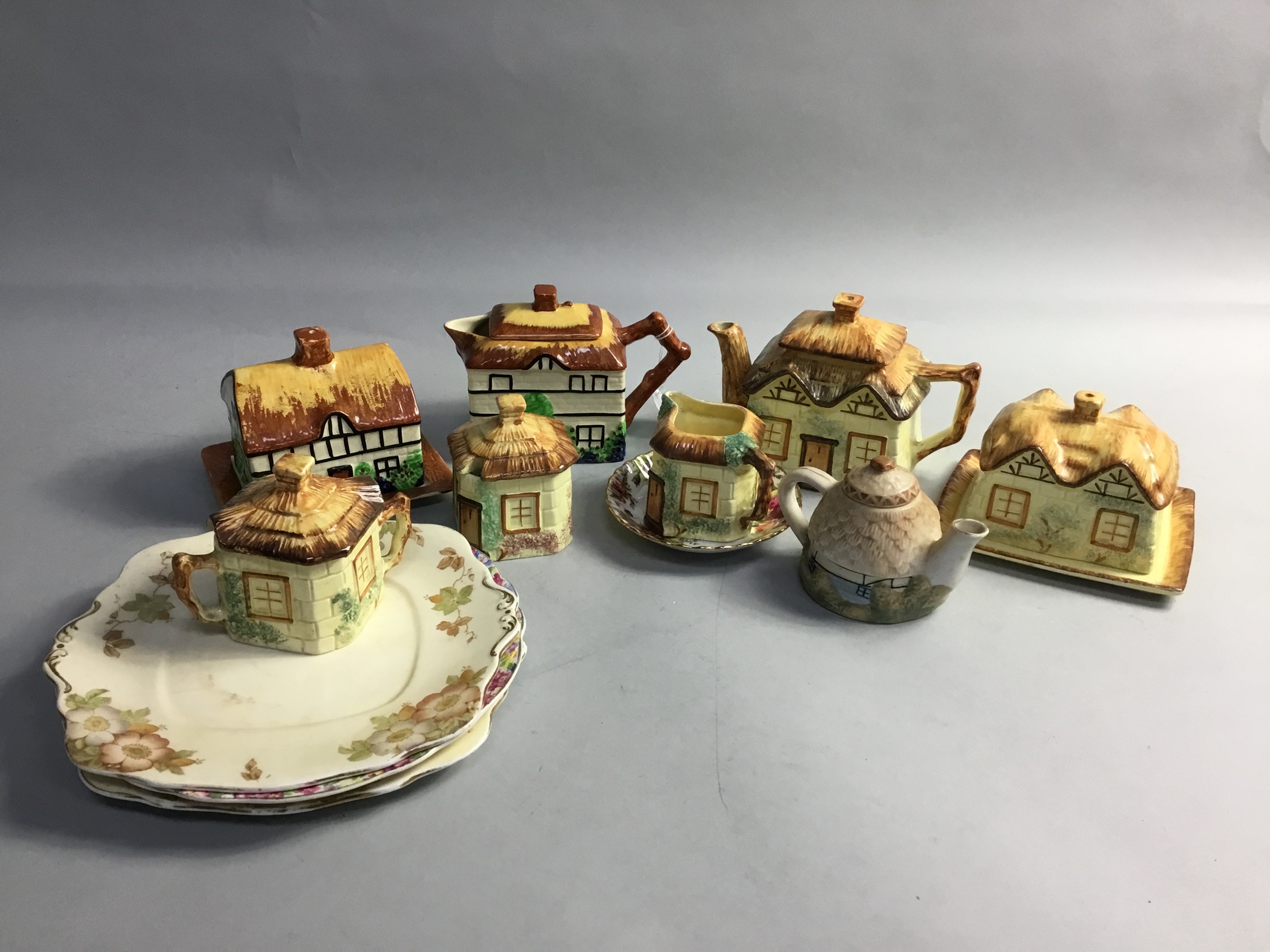 A NOVELTY THATCHED COTTAGE TEA WARE - Image 2 of 2
