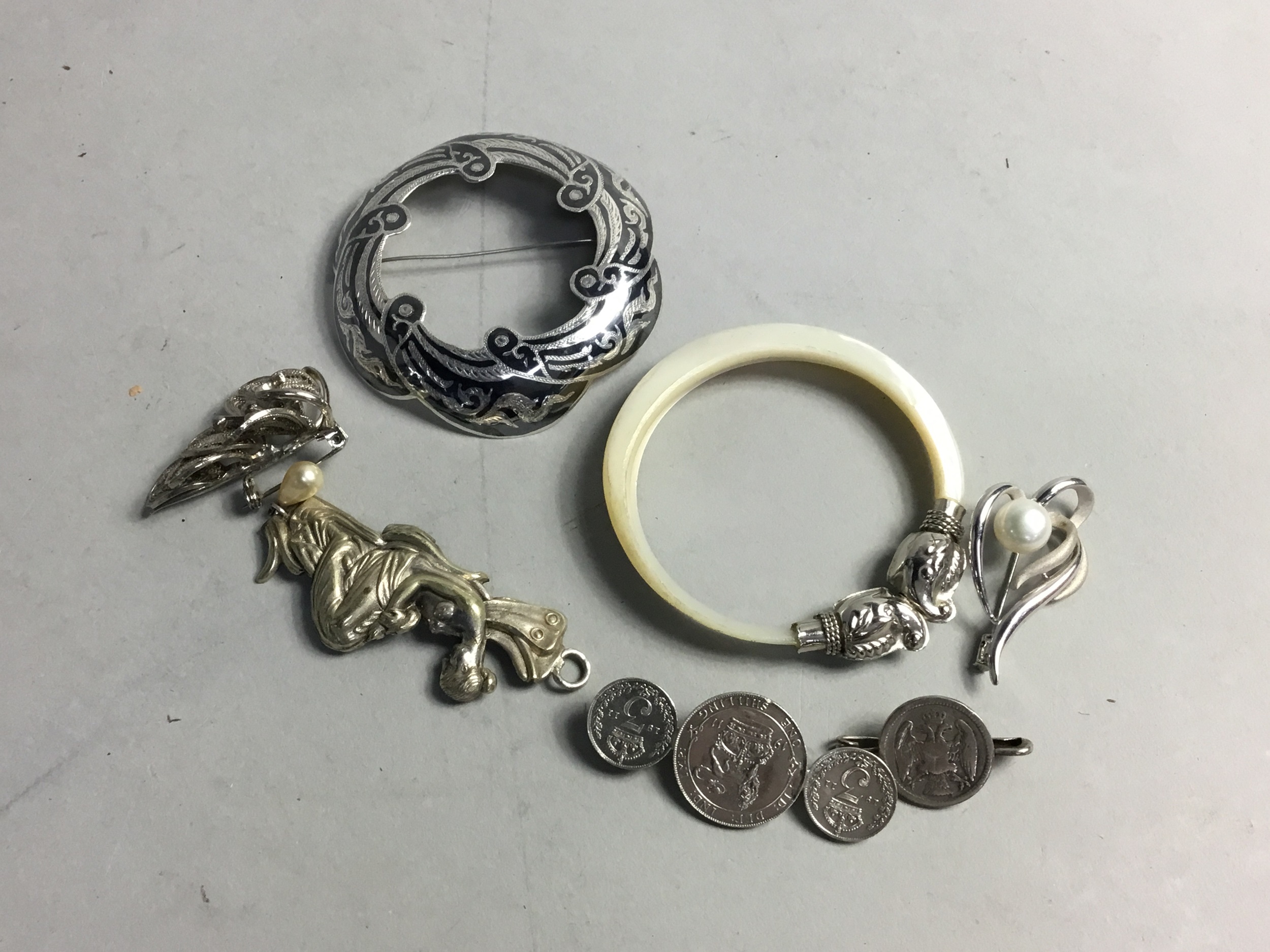 A SILVER NIELO BROOCH, OTHER BROOCHES AND A BANGLE