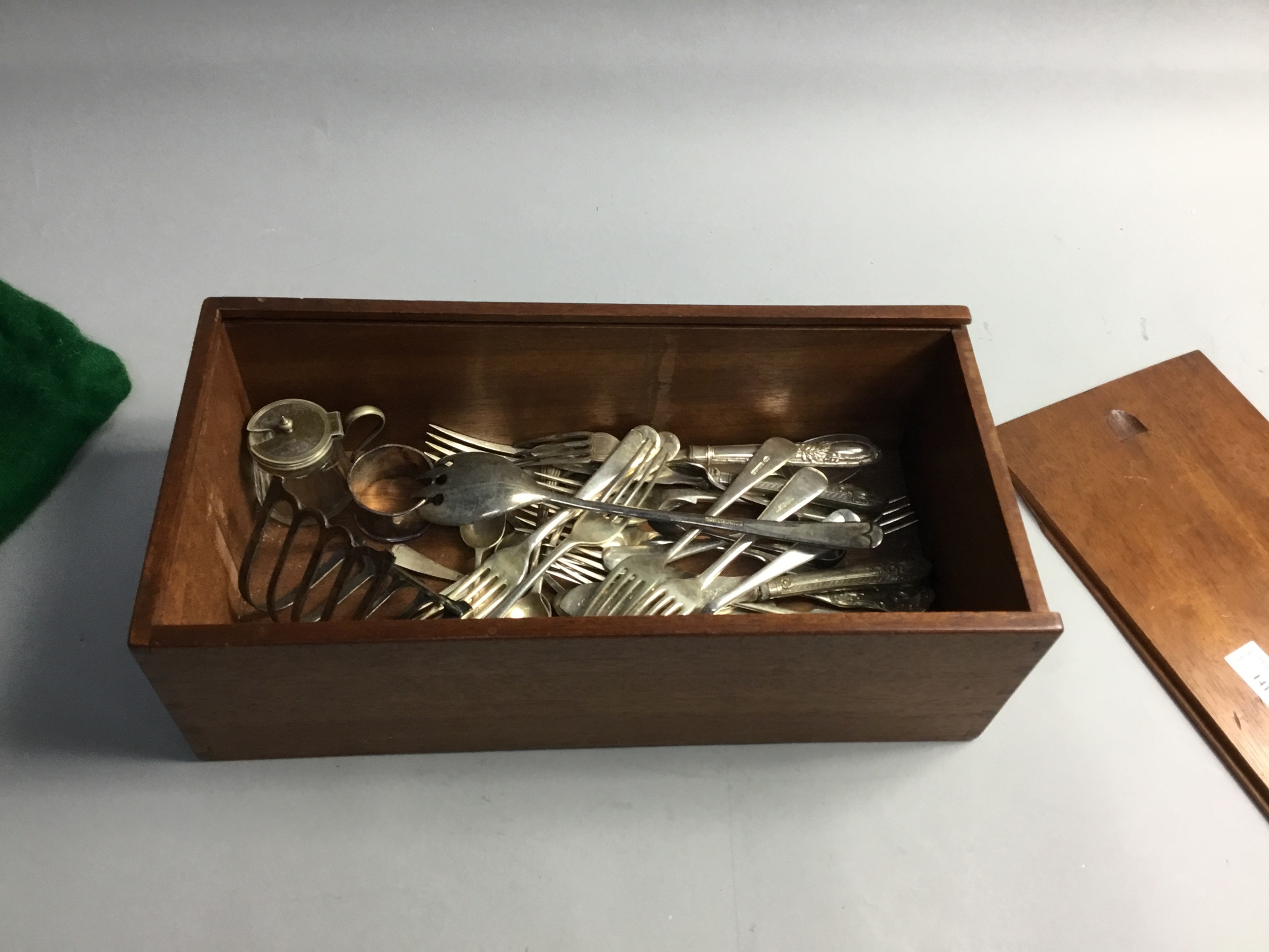 A LOT OF BOXED AND LOOSE PLATED CUTLERY