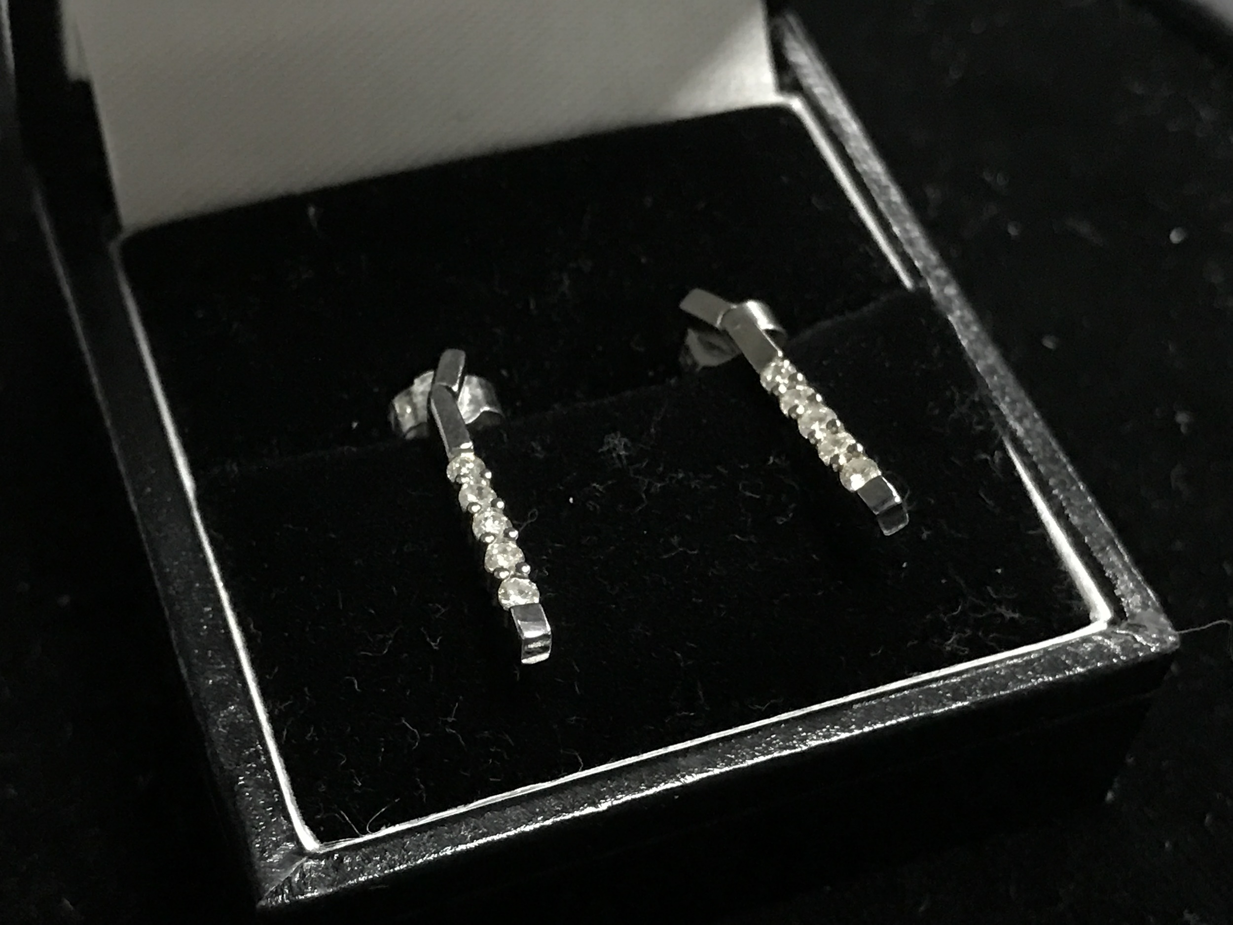 A PAIR OF WHITE GOLD EARRINGS