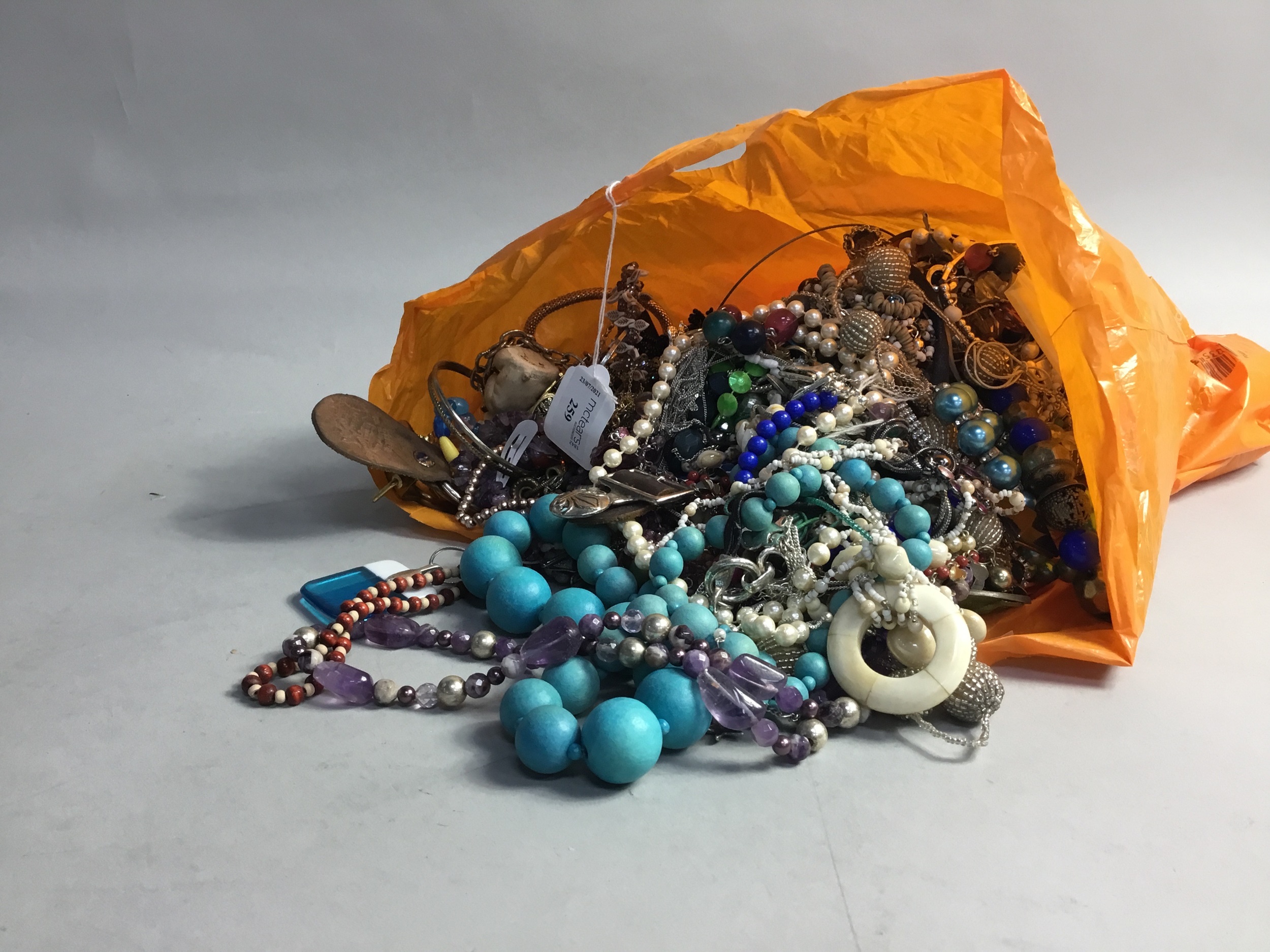 A COLLECTION OF COSTUME JEWELLERY