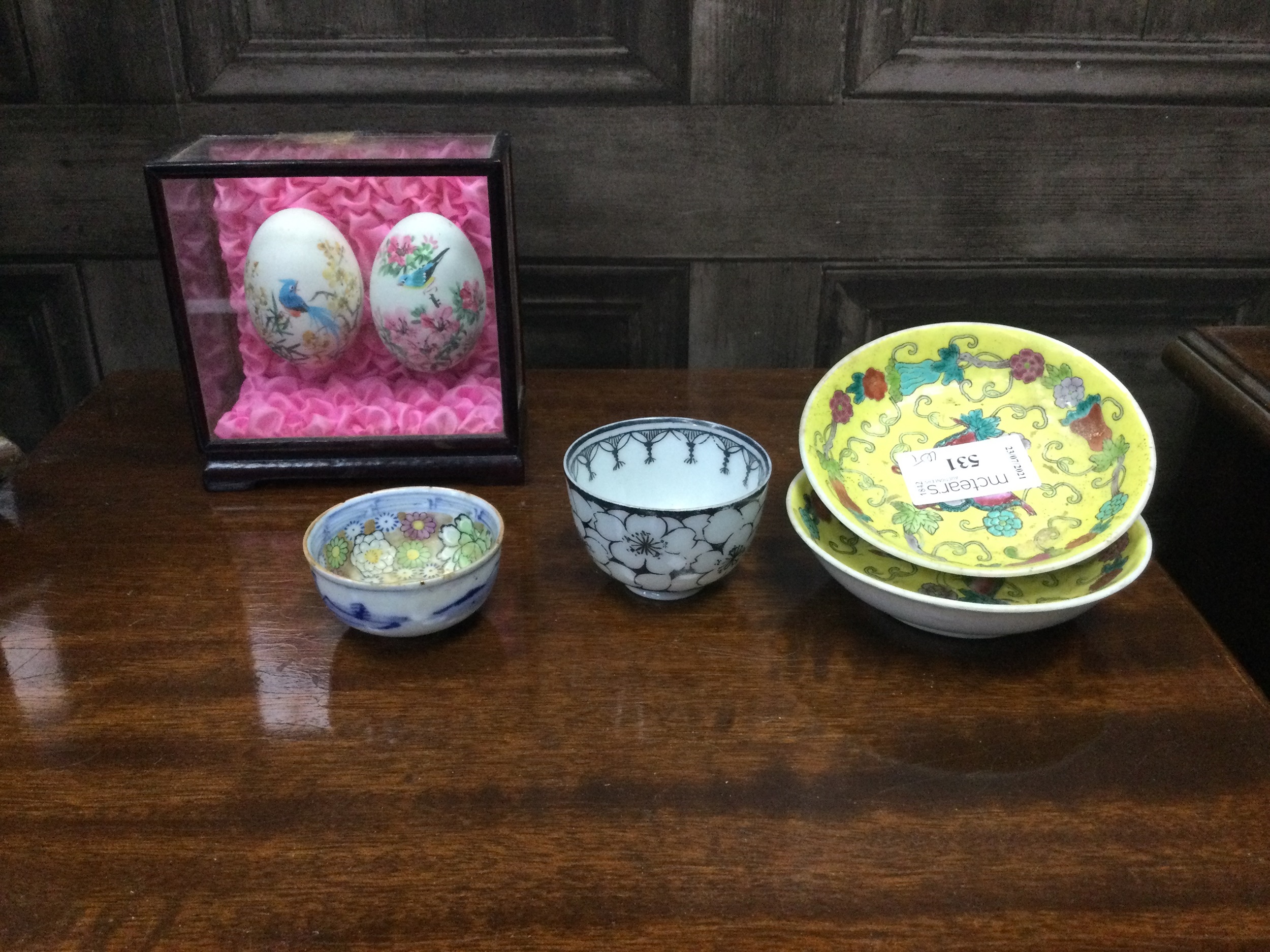A PAIR OF CHINESE FAMILLE JAUNE CIRCULAR DISHES AND OTHER CERAMICS