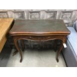 AN EARLY 20TH CENTURY FRENCH WALNUT CARD TABLE