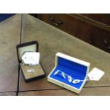 A PAIR OF LINKS OF LONDON SILVER AND MOTHER OF PEARL CUFFLINKS ALONG WITH ANOTHER PAIR OF CUFFLINKS