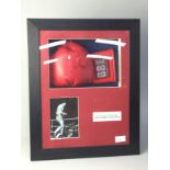 A BOXING GLOVE SIGNED BY SIR HENRY COOPER