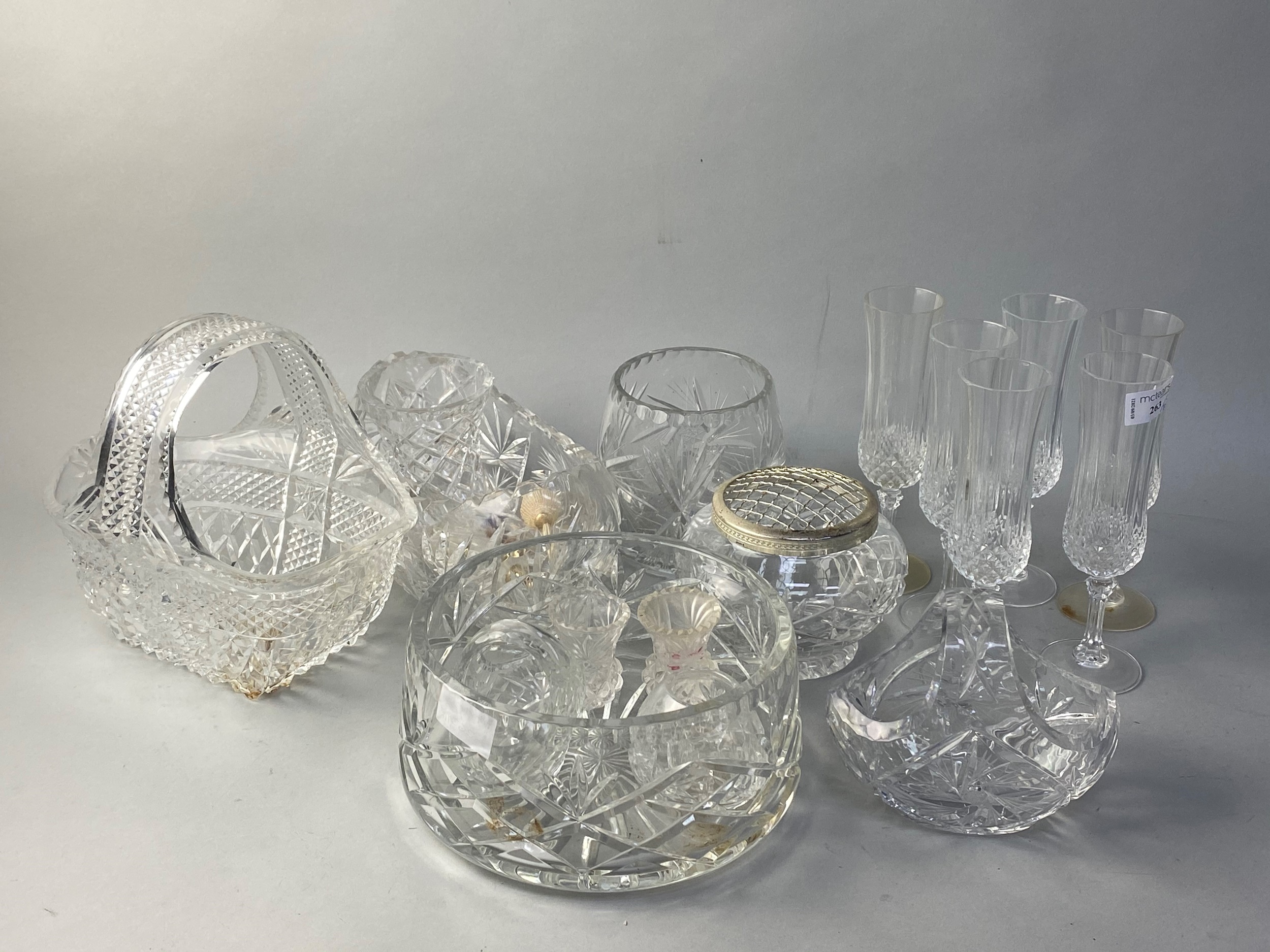 A LOT OF CRYSTAL WARE