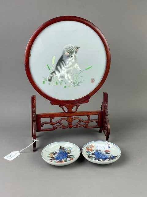 A CHINESE TABLE SCREEN AND TWO DISHES