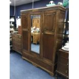 AN OAK BEDROOM SUITE