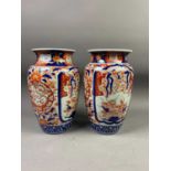 A PAIR OF 20TH CENTURY JAPANESE IMARI PATTERN VASES