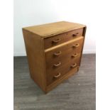 A MID 20TH CENTURY OAK CHEST OF FOUR DRAWERS