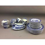 A LARGE COLLECTION OF BLUE AND WHITE WILLOW PATTERN PLATES, BOWLS AND CUPS