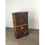 AN EARLY 20TH CENTURY CANVAS TRAVELLING TRUNK