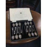 A SET OF TWELVE SILVER TEASPOONS AND TONGS IN FITTED CASE AND OTHER SILVER PLATED ITEMS