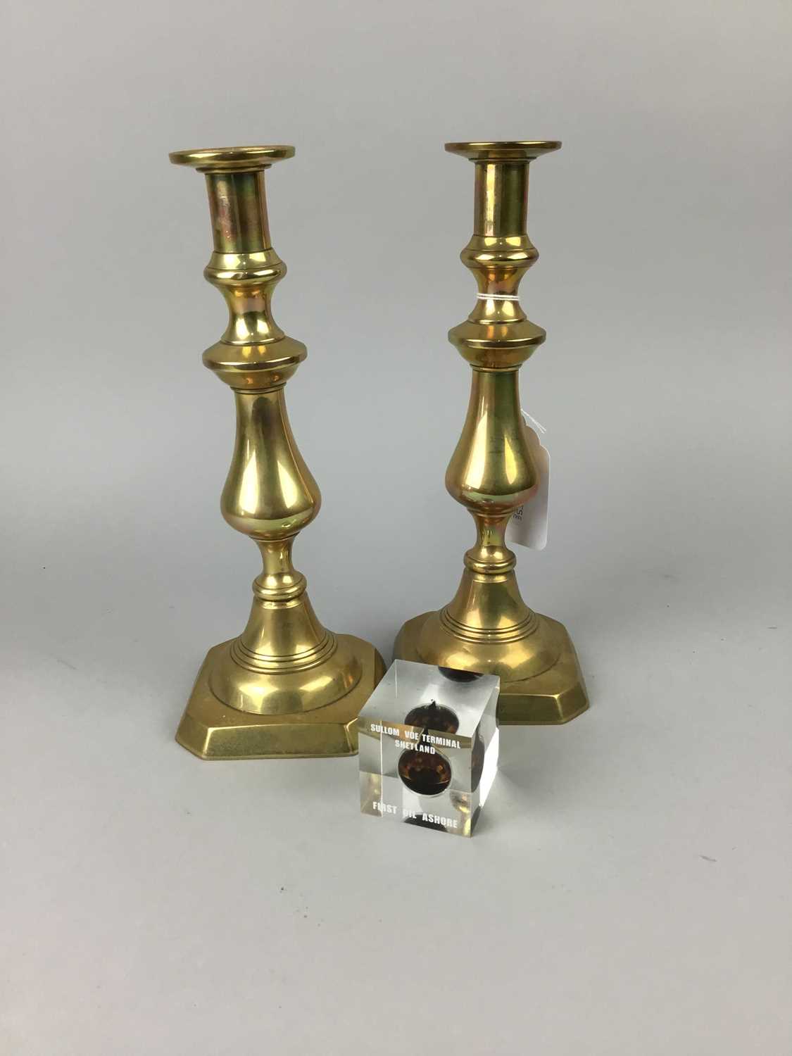 A PAIR OF BRASS CANDLESTICKS ALONG WITH OTHER ITEMS