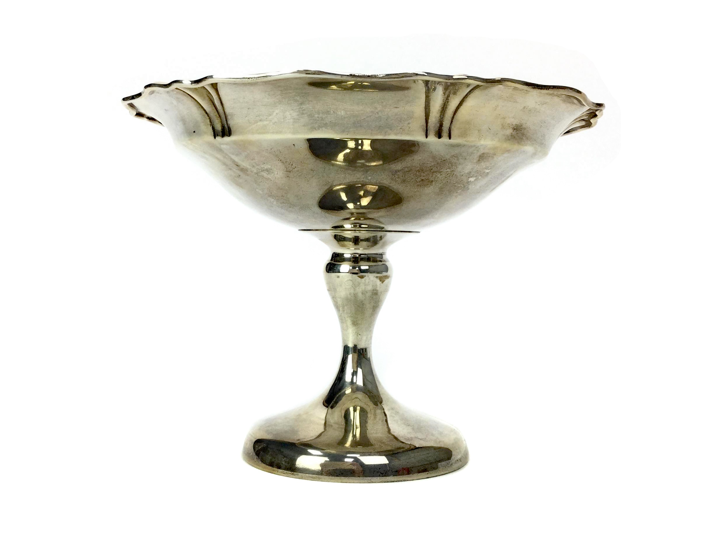 A SILVER SHAPED CIRCULAR STEMMED COMPORT